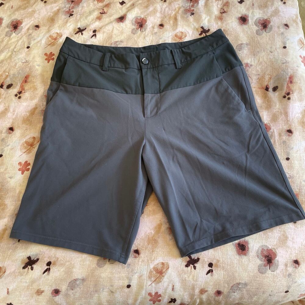 Men’s Lululemon athletic short 34